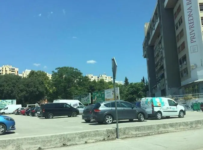 Marco Apartment Split